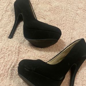 Blackhigh heels